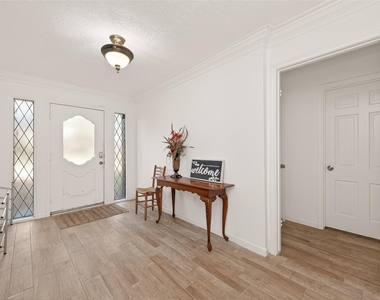 3815 Fernglade Drive - Photo Thumbnail 4