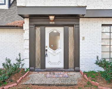 3815 Fernglade Drive - Photo Thumbnail 2