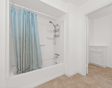 3815 Fernglade Drive - Photo Thumbnail 43