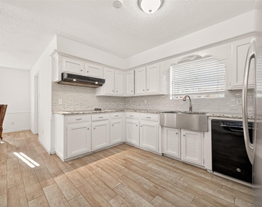 3815 Fernglade Drive - Photo Thumbnail 19