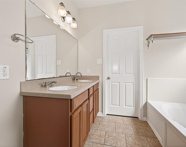 24526 Avellino Court - Photo Thumbnail 29