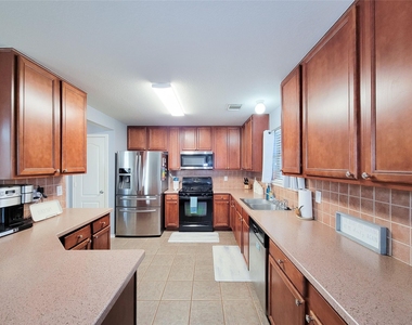 18235 Valebluff Lane - Photo Thumbnail 9