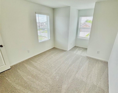 2126 Mosaic Valley Court - Photo Thumbnail 31
