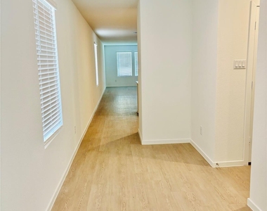 2126 Mosaic Valley Court - Photo Thumbnail 4