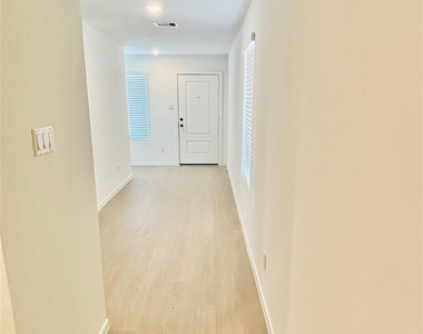 2126 Mosaic Valley Court - Photo Thumbnail 5