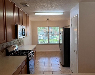 17511 Hoover Gardens Drive - Photo Thumbnail 11