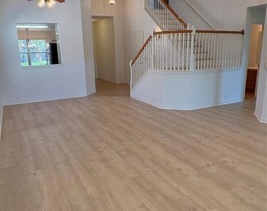 17511 Hoover Gardens Drive - Photo Thumbnail 2