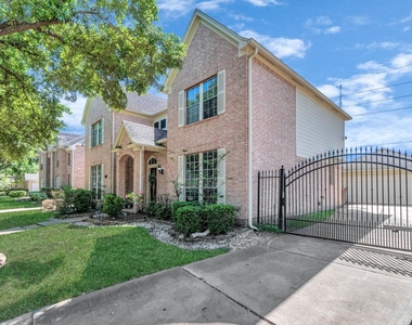 3210 Shadowwalk Drive - Photo Thumbnail 21