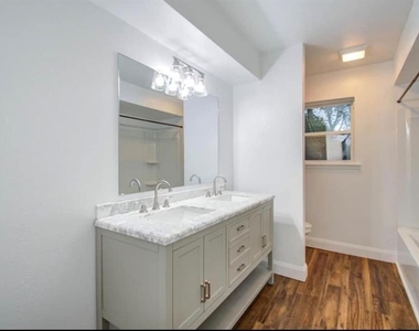 17211 Rolling Creek Drive - Photo Thumbnail 7