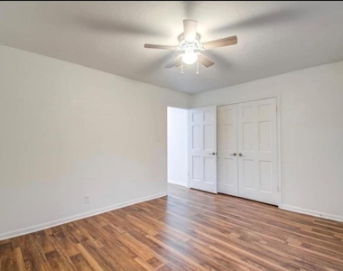 17211 Rolling Creek Drive - Photo Thumbnail 11
