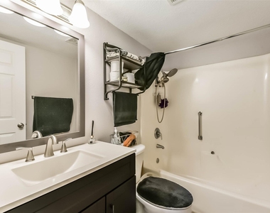 15919 Golf Club Drive - Photo Thumbnail 9