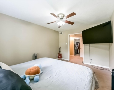 15919 Golf Club Drive - Photo Thumbnail 7
