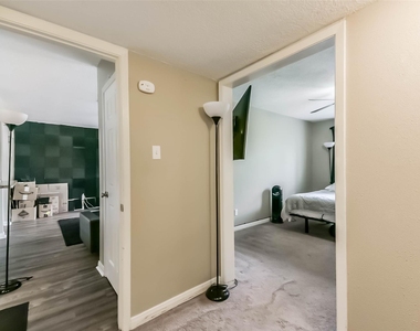 15919 Golf Club Drive - Photo Thumbnail 5