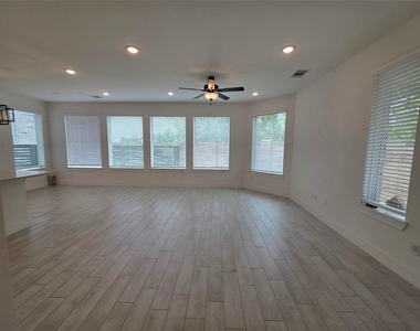 18710 Colorado River Lane - Photo Thumbnail 3