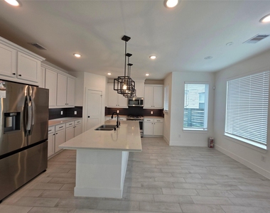 18710 Colorado River Lane - Photo Thumbnail 5