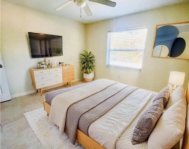 1868 Pineapple Avenue - Photo Thumbnail 4