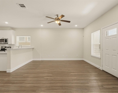 2218 Bringhurst Street - Photo Thumbnail 5