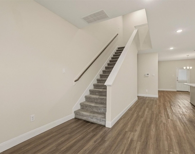 2218 Bringhurst Street - Photo Thumbnail 6