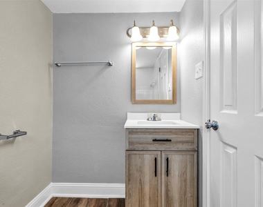 1423 Hawthorne - Photo Thumbnail 11