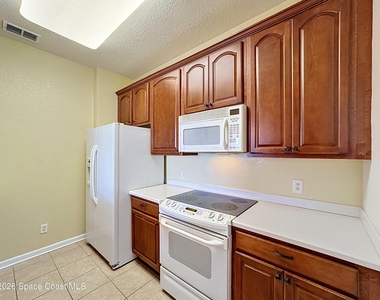 1626 Peregrine Circle - Photo Thumbnail 8