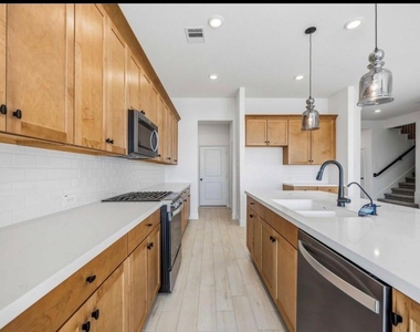10326 Water Harbor Drive - Photo Thumbnail 5