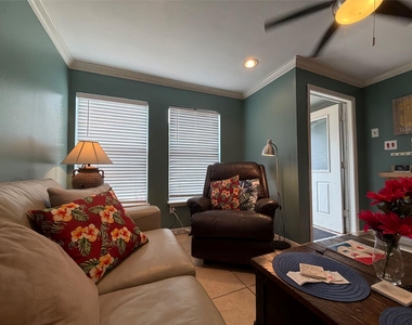 2808 Columbia Street - Photo Thumbnail 8