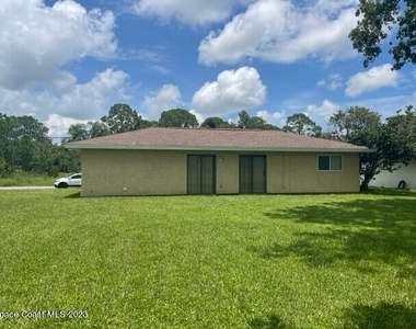 800 Starland Street Se - Photo Thumbnail 8