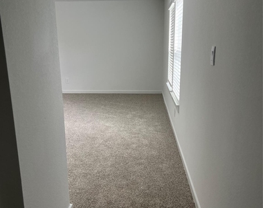 4906 Arvida Lane - Photo Thumbnail 9