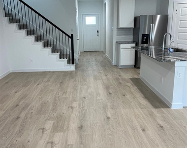 4906 Arvida Lane - Photo Thumbnail 3