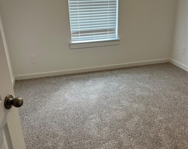4906 Arvida Lane - Photo Thumbnail 8
