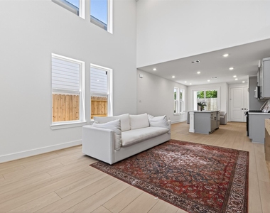 702 Sonfield Drive - Photo Thumbnail 10