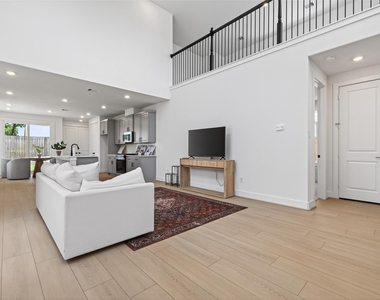 702 Sonfield Drive - Photo Thumbnail 9