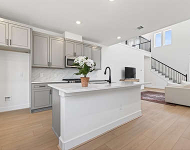 702 Sonfield Drive - Photo Thumbnail 18