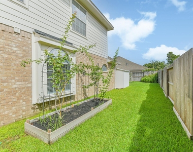 11918 Mariposa Canyon Drive - Photo Thumbnail 4