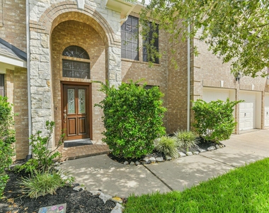 11918 Mariposa Canyon Drive - Photo Thumbnail 3