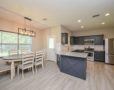 10607 Criswell Drive - Photo Thumbnail 4