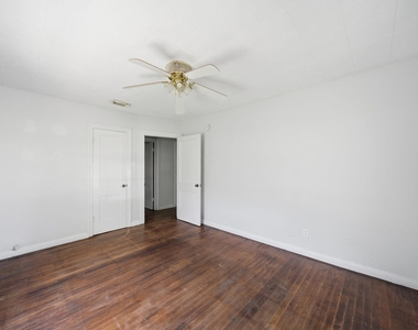 410 Live Oak Street - Photo Thumbnail 9