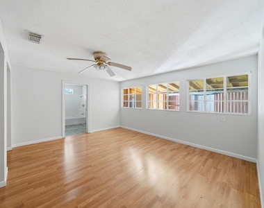 410 Live Oak Street - Photo Thumbnail 13