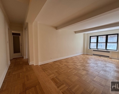 East 56 Street - Photo Thumbnail 2