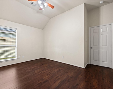 2822 Lakecrest Forest Drive - Photo Thumbnail 14