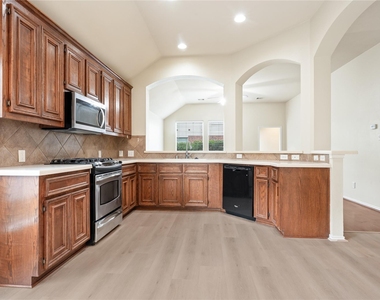 2822 Lakecrest Forest Drive - Photo Thumbnail 5