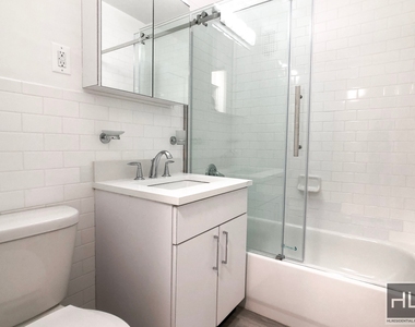 E 82 St - Photo Thumbnail 6