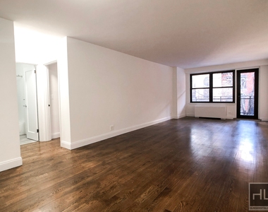 E 82 St - Photo Thumbnail 1