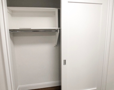E 82 St - Photo Thumbnail 4