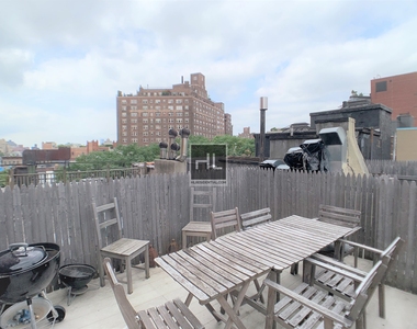 West 14th Street - Photo Thumbnail 7