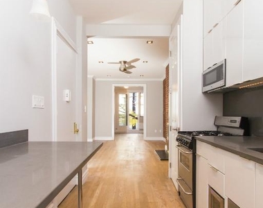 East 7th Street - Photo Thumbnail 1