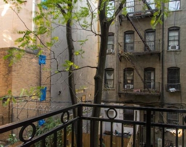 East 7th Street - Photo Thumbnail 4