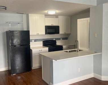 2612 Grassy Point Drive - Photo Thumbnail 8