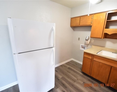 302 Danube Avenue - Photo Thumbnail 8