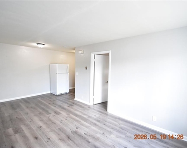 302 Danube Avenue - Photo Thumbnail 3